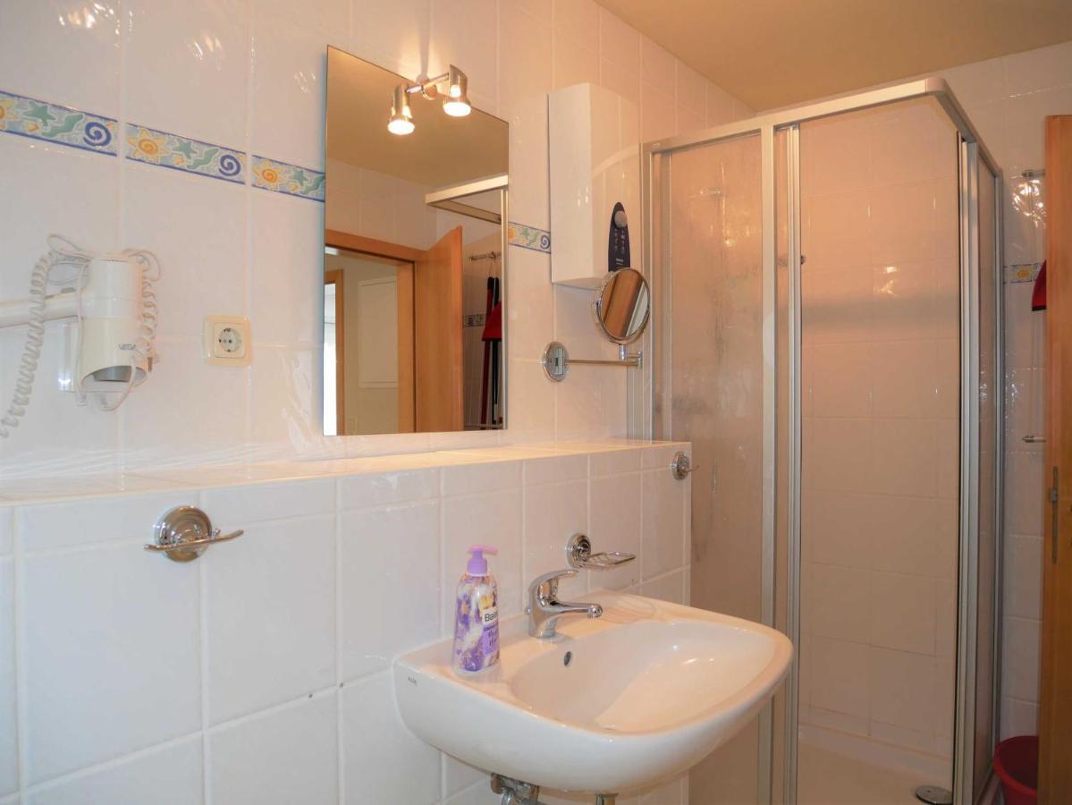 Ferienwohnung Zur Ostsee 1 ツィノヴィッツ エクステリア 写真
